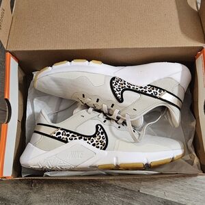 Nike Legend Essential 2 Women's Sneakers Light Bone WheatWhite Black  8.5 BNIB